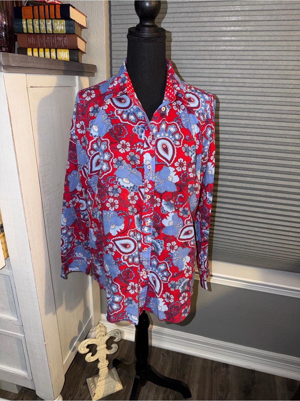 🤩Talbots Red and Blue Paisley Button-Down Shirt size medium